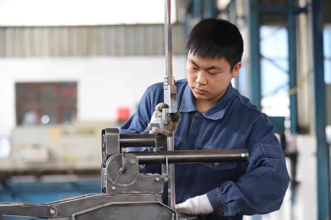 6.余倫剛 建筑金屬構(gòu)造項(xiàng)目?jī)?yōu)勝獎(jiǎng)